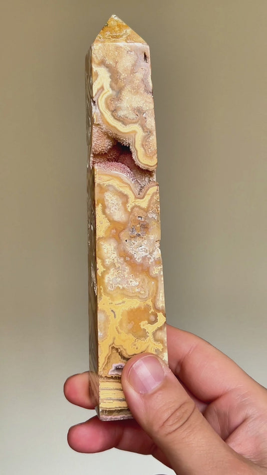 Crazy lace agate tower