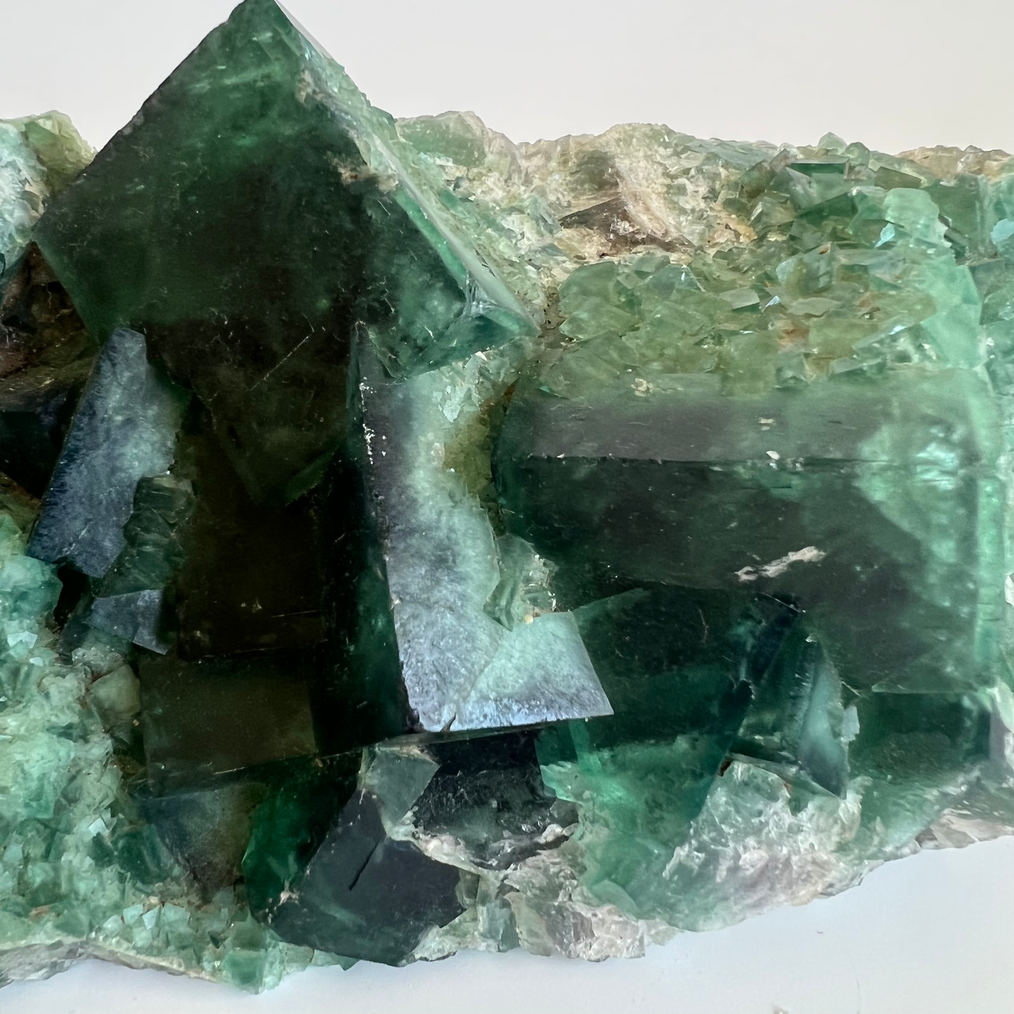 Green Fluorite cluster •Focus •Creativity •Balance •Growth •Healing